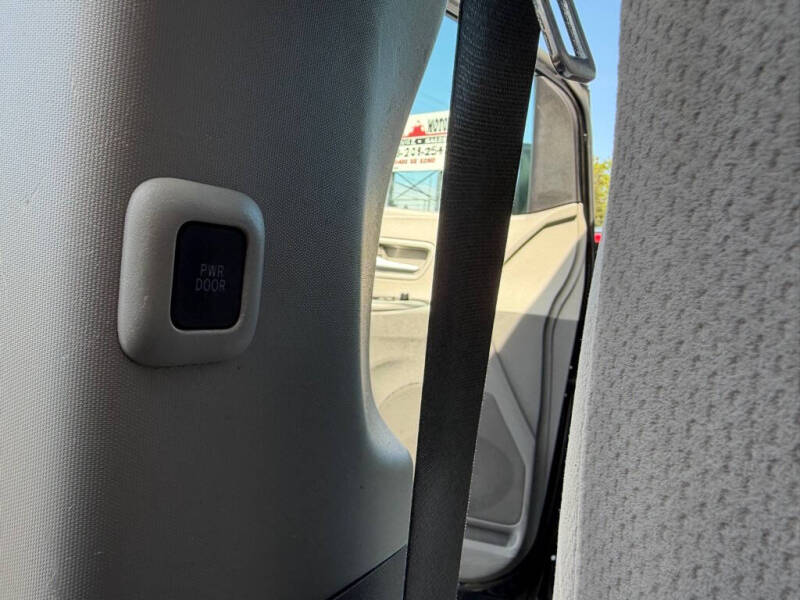 2016 Toyota Sienna LE 8-Passenger