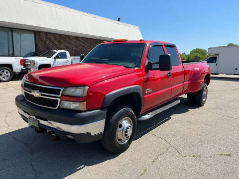 2006 Chevrolet Silverado 3500 for sale at Auto Mall of Springfield in Springfield IL