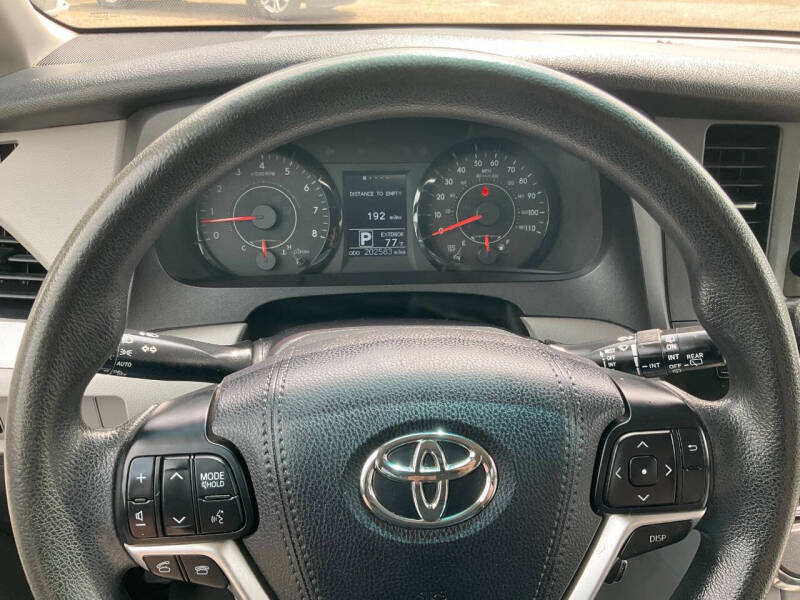 2017 Toyota Sienna LE 7-Passenger