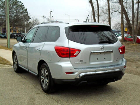 2017 Nissan Pathfinder SL
