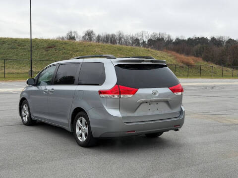 2011 Toyota Sienna LE 8-Passenger