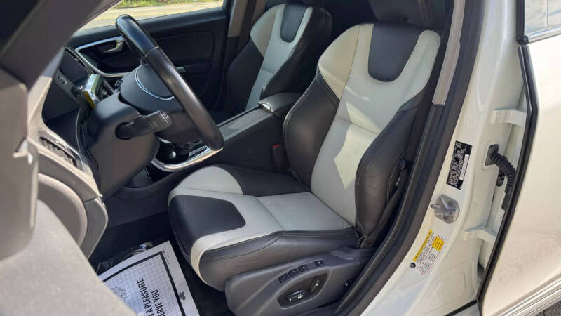 2016 Volvo V60 Cross Country T5 Platinum