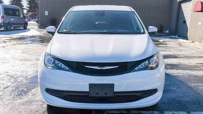 2023 Chrysler Voyager LX