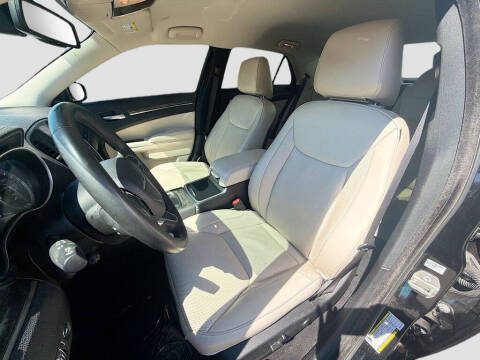 2023 Chrysler 300 Touring L