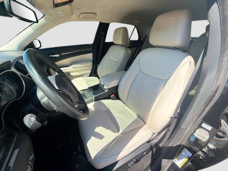 2023 Chrysler 300 Touring L