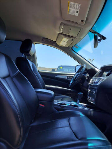 2017 Nissan Pathfinder SL