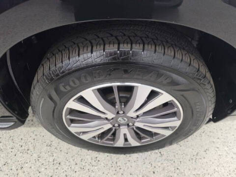 2017 Nissan Pathfinder SV