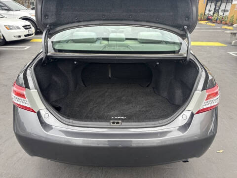 2011 Toyota Camry LE