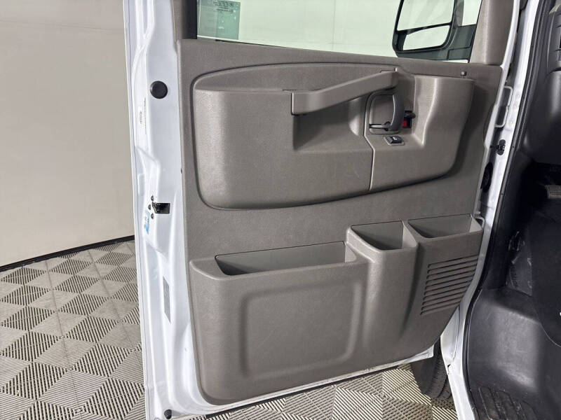 2024 Chevrolet Express LT 3500