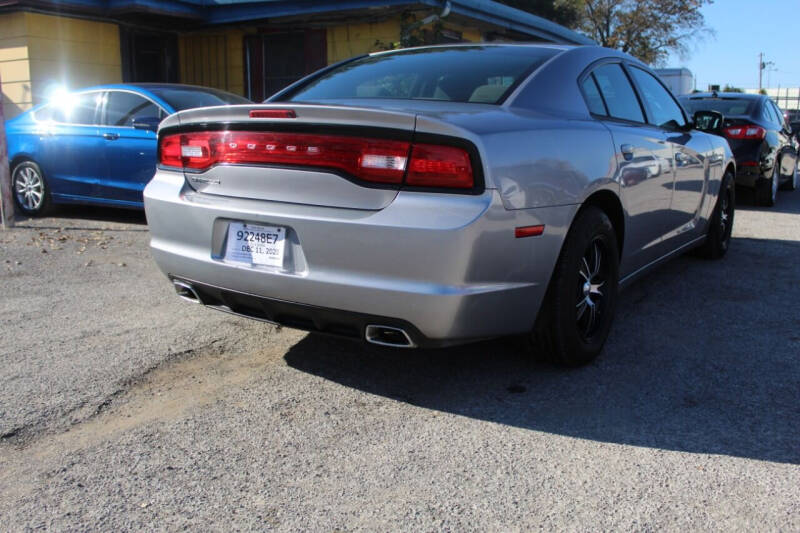 2014 Dodge Charger SE photo 6