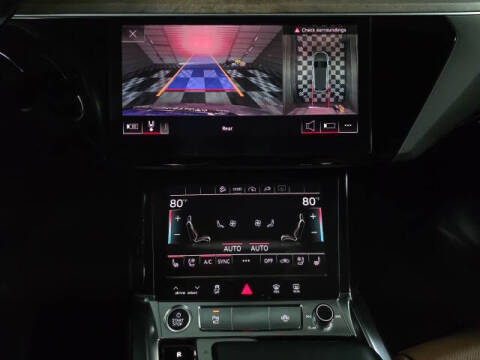 2022 Audi e-tron quattro Premium Plus