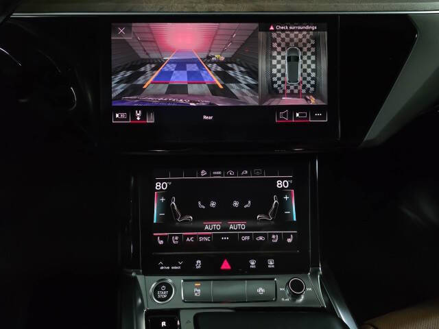 2022 Audi e-tron quattro Premium Plus