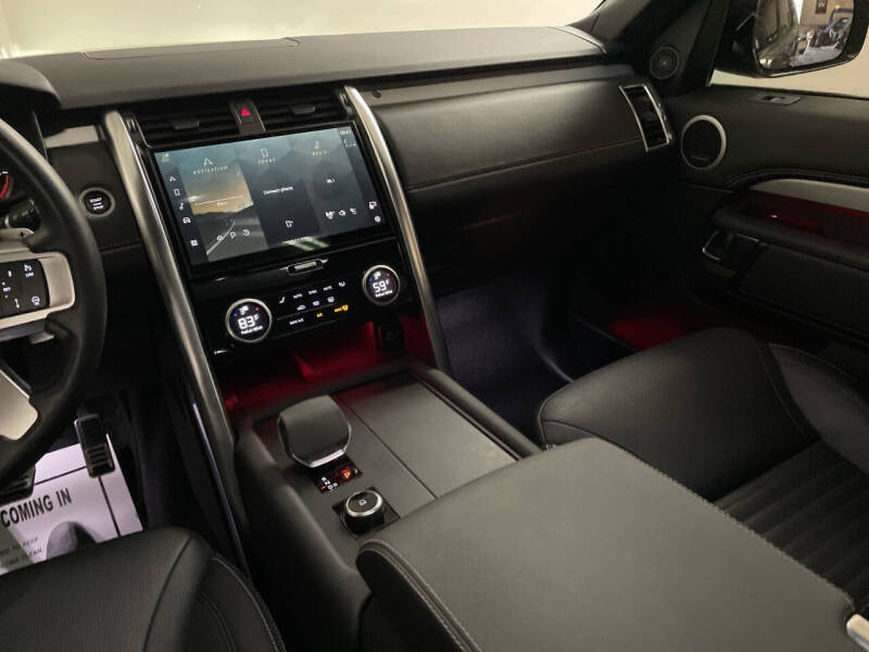 2023 Land Rover Discovery P300 S R-Dynamic