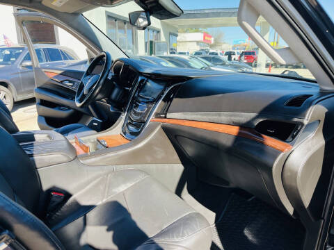 2016 Cadillac Escalade Luxury Collection