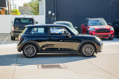 2025 MINI Hardtop 2 Door Cooper Signature Trim