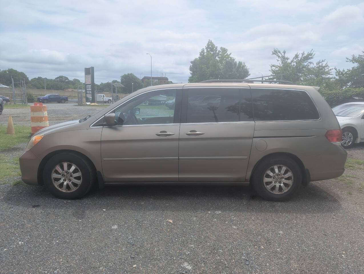 View vehicle photo 6