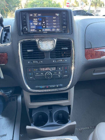 2016 Chrysler Town and Country Touring