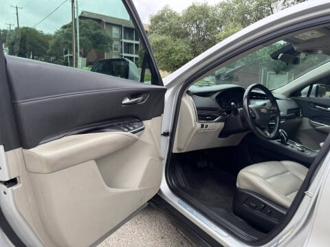 2022 Cadillac XT4 Luxury