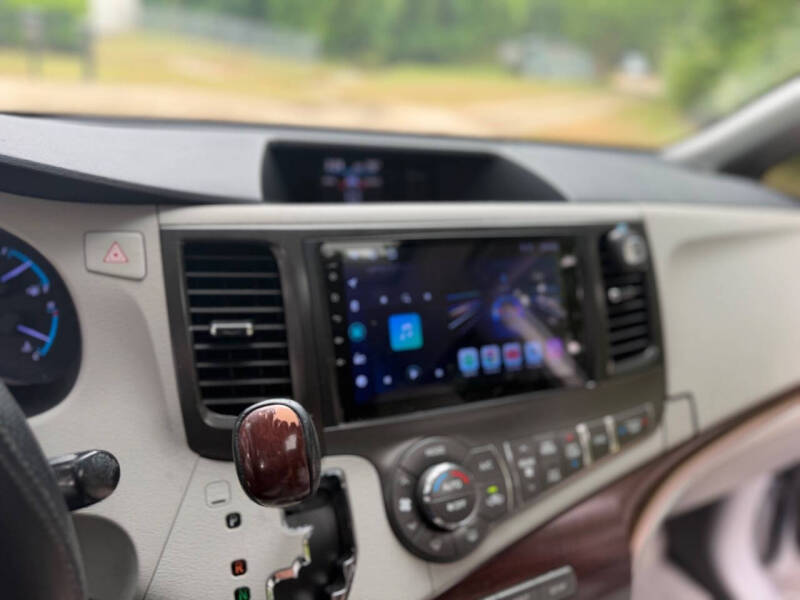 2012 Toyota Sienna XLE 8-Passenger