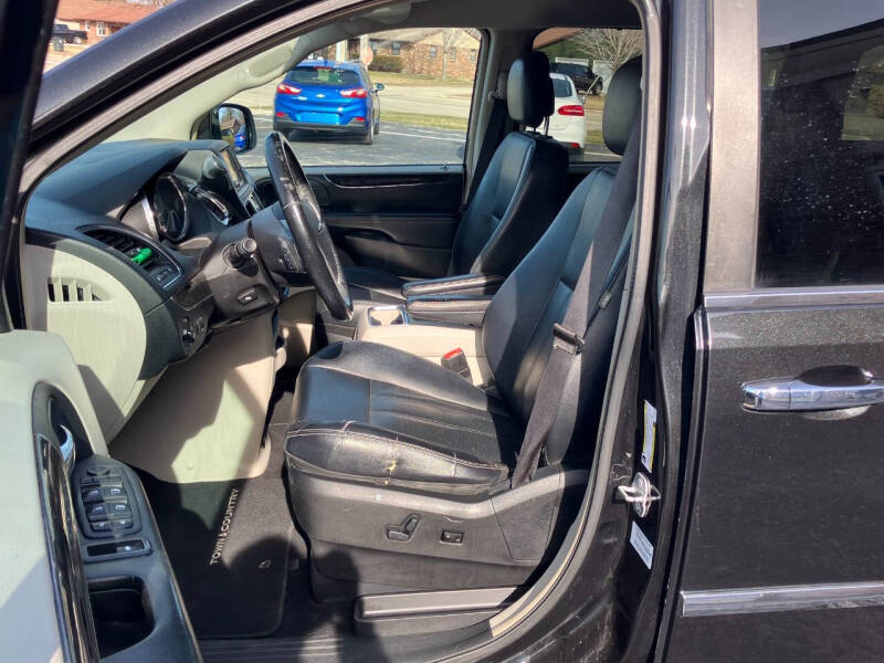 2014 Chrysler Town and Country Touring-L