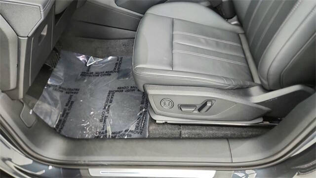 2025 Audi Q6 e-tron quattro Premium