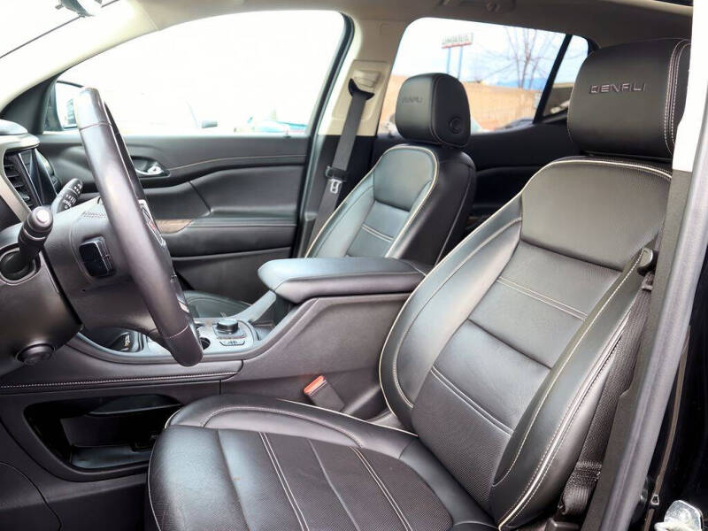 2022 GMC Acadia Denali