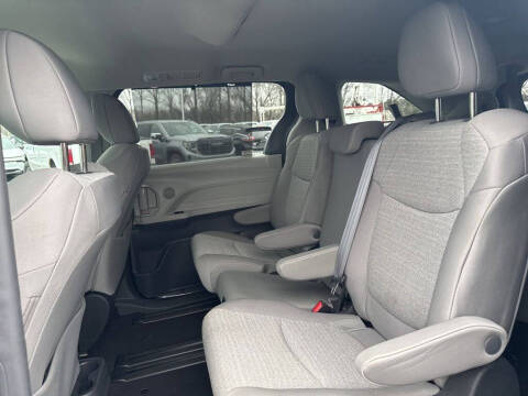 2024 Toyota Sienna LE 8-Passenger