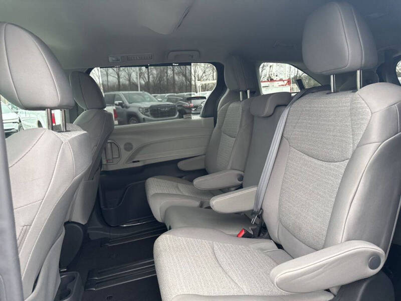 2024 Toyota Sienna LE 8-Passenger