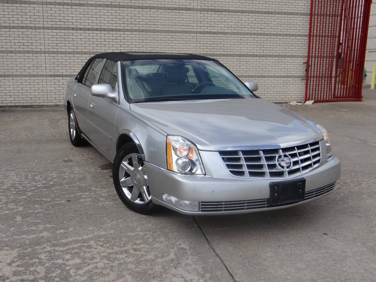 Silver 2007 Cadillac DTS Luxury I Luxury I 4dr Sedan 41