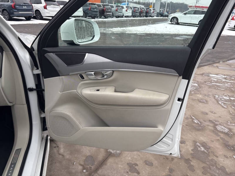 2023 Volvo XC90 B5 Core