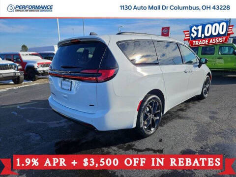 2026 Chrysler Pacifica Select