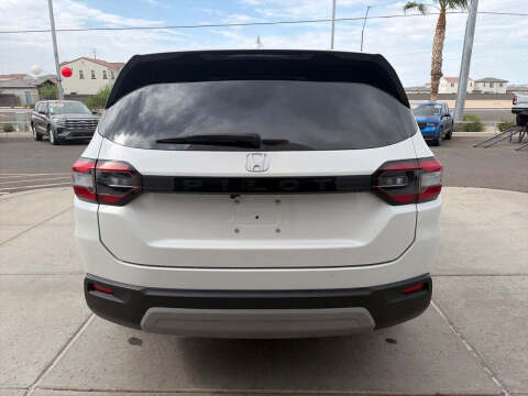 2024 Honda Pilot EX-L w/Rear Captain's Chairs