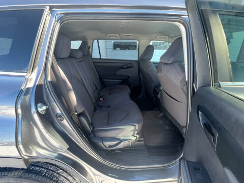 2024 Toyota Highlander LE