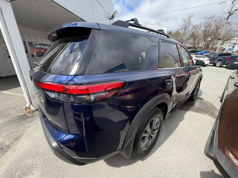 2024 Nissan Pathfinder SV
