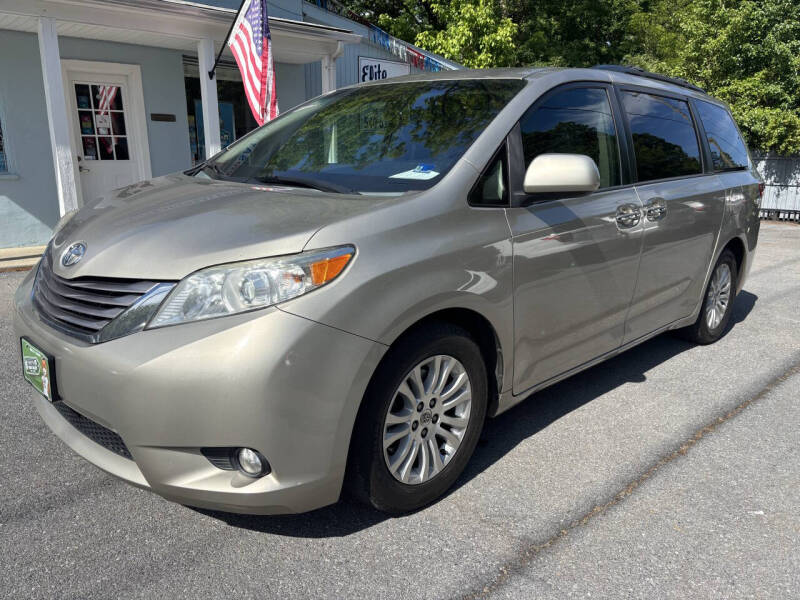 2015 Toyota Sienna XLE 7-Passenger Auto Access Seat