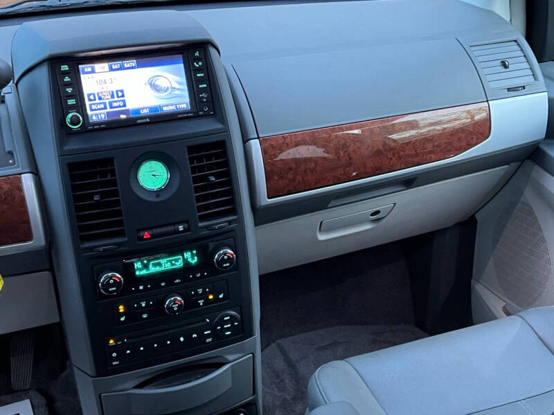 2008 Chrysler Town and Country Touring