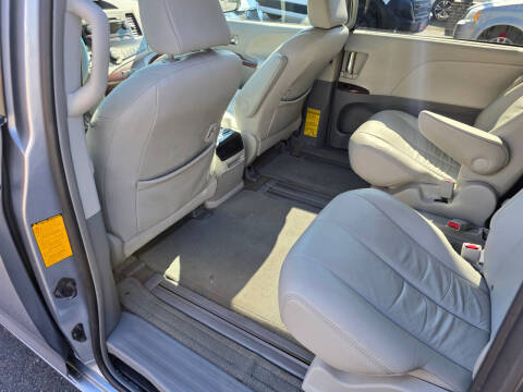 2012 Toyota Sienna