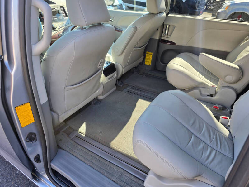 2012 Toyota Sienna