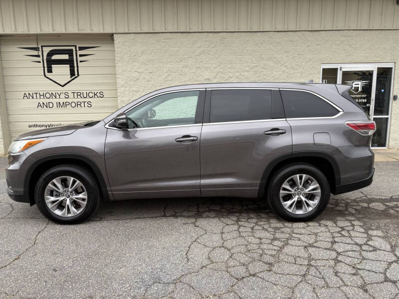 2016 Toyota Highlander LE Plus's photo