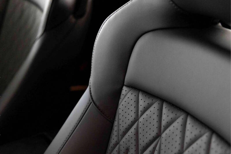 2025 Aston Martin DB12 V8