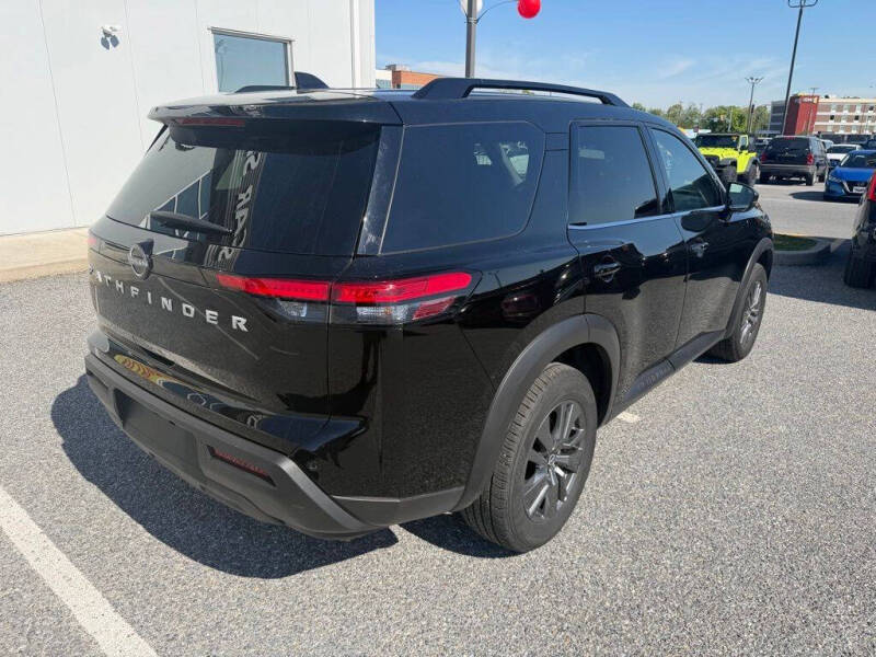 2025 Nissan Pathfinder SV