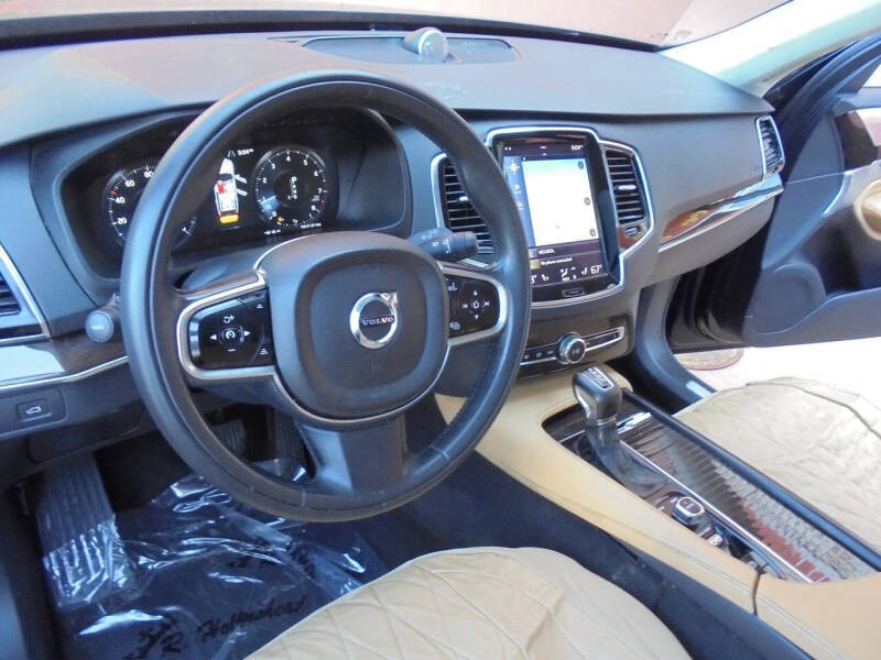 2016 Volvo XC90 T6 Momentum