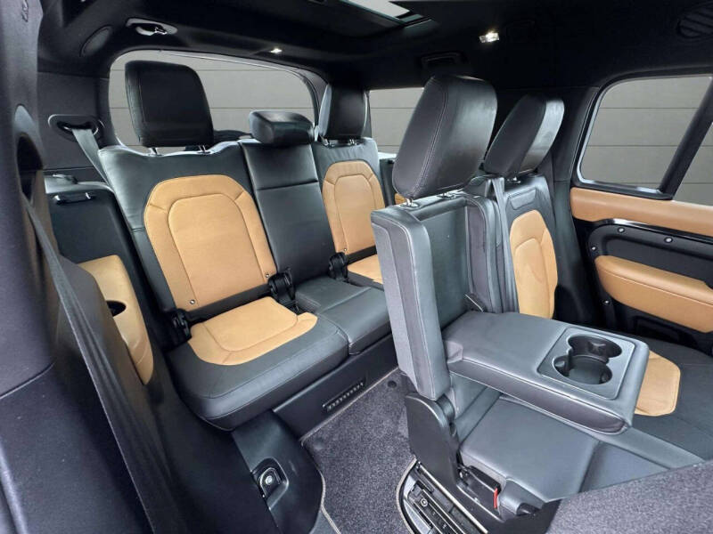 2023 Land Rover Defender 130 X-Dynamic SE