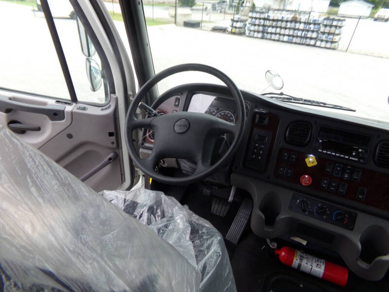 2024 Freightliner M2 106