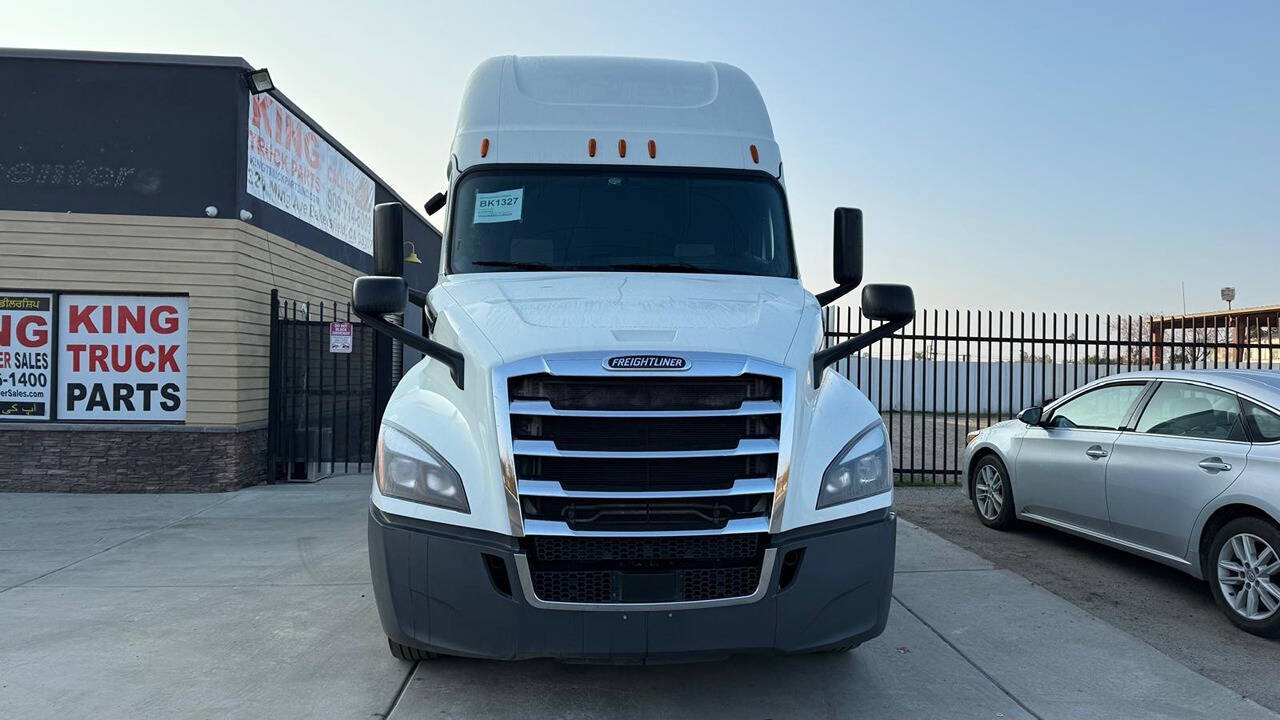 2020 Freightliner Cascadia for sale at KING TRUCK TRAILER SALES in Bakersfield, CA