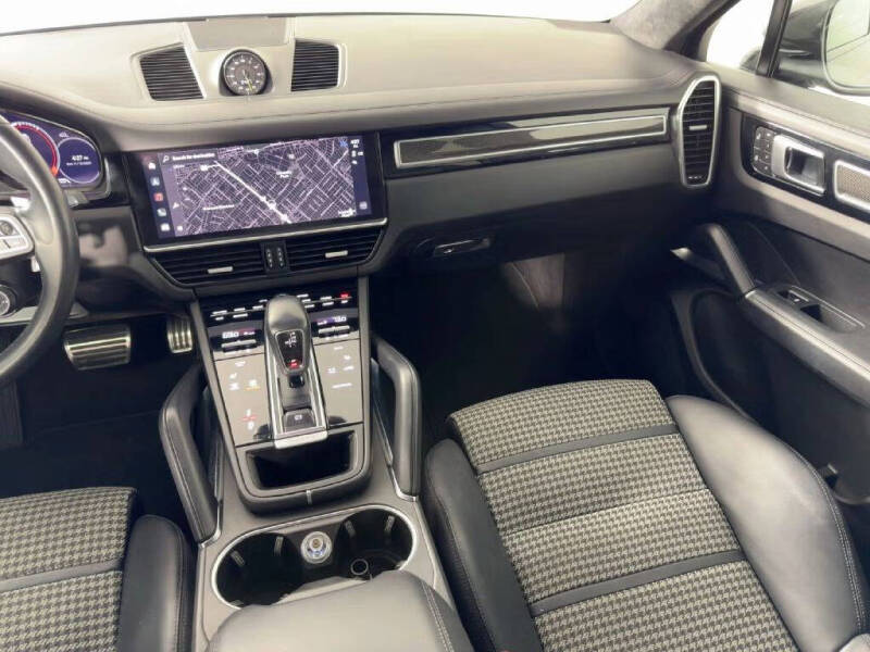 2023 Porsche Cayenne Turbo S E-Hybrid Coupe