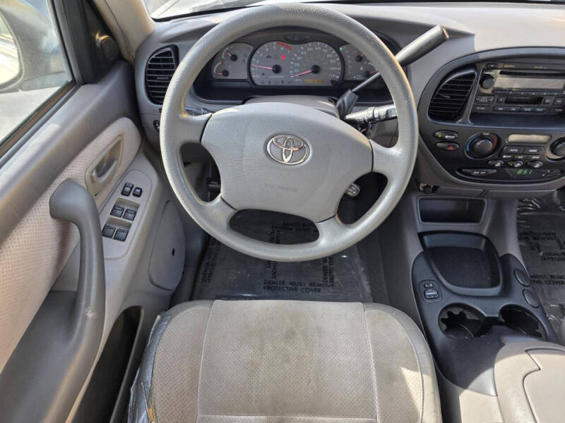 2004 Toyota Sequoia SR5