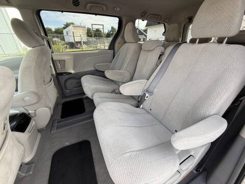 2011 Toyota Sienna LE 8-Passenger
