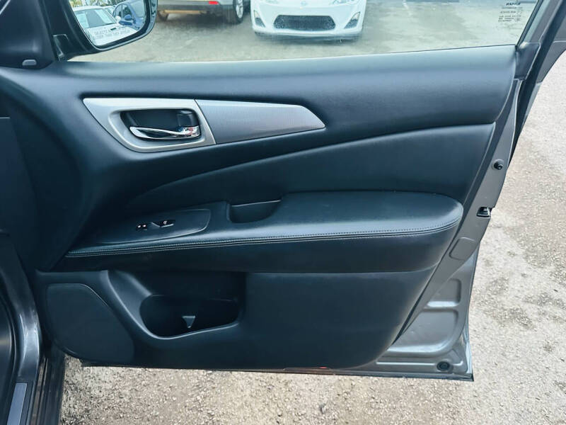 2017 Nissan Pathfinder SL