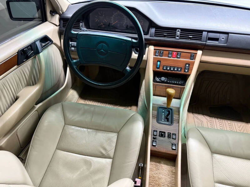 1990 Mercedes-Benz 300-Class 300 E